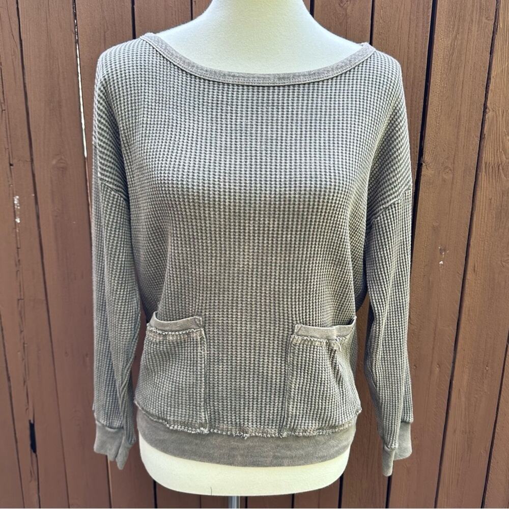 Red Haute | Size Small NWT Olive Waffle Knit Mineral Washed Top w/ Front Pockets